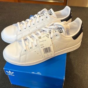 Womens Adidas Stan Smith Originals. White/navy leather size 9 1/2 New in box